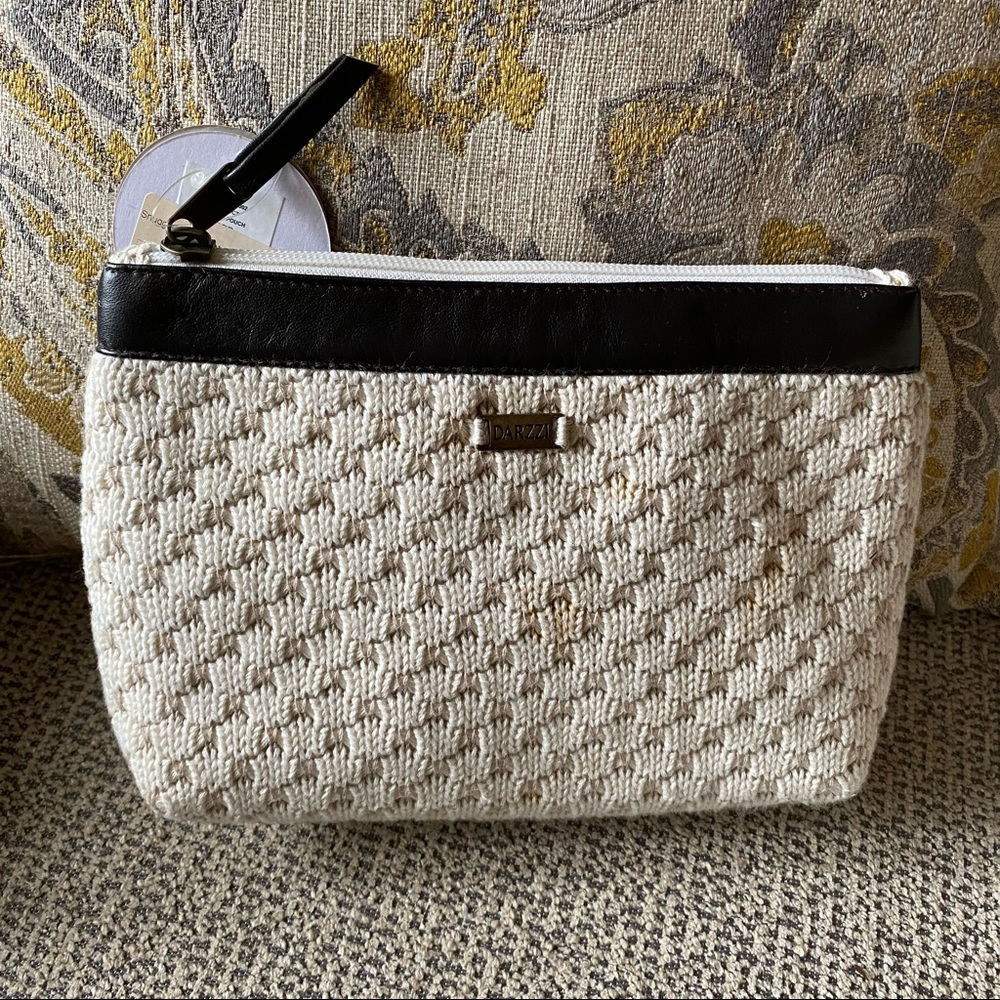 Darling snuggle pouch/clutch!